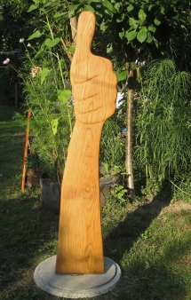 Handzeichen OK Top - Holzskulptur-Archiv von Skulpturenwald Hans-Ulrich Wartenweiler - Holzobjekte, Holzfiguren, Holzdesign