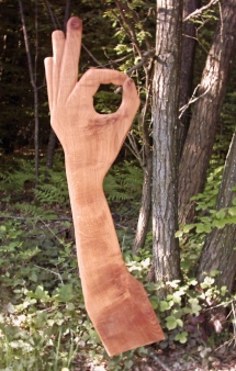 Handzeichen Super - Holzskulptur-Archiv von Skulpturenwald Hans-Ulrich Wartenweiler - Holzobjekte, Holzfiguren, Holzdesign